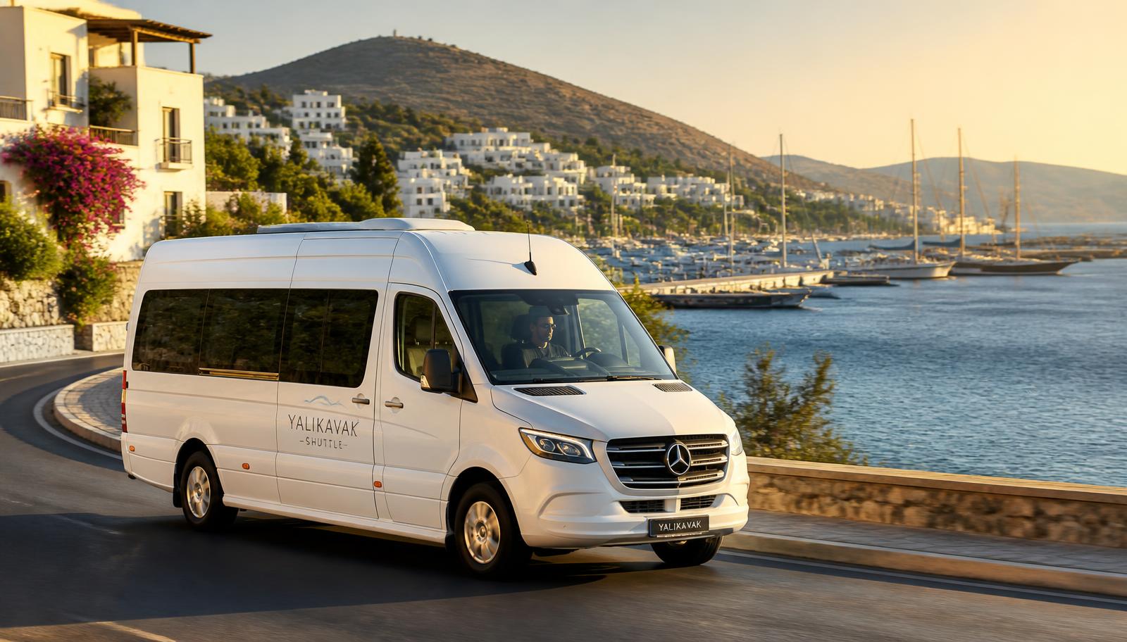 Yalıkavak personel servisi minibüsü Bodrum sahil yolunda